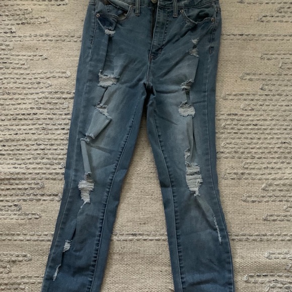 AEROPOSTALE RIPPED JEANS - Picture 1 of 2